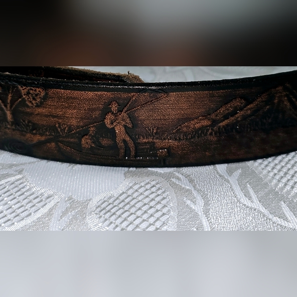 Vintage Handmade Leather with embossed Wildlife Scene Design Western Style Sz 32 - Picture 6 of 10